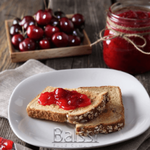 مربا گیلاس بر روی نان تست صبحانه | بالسی
