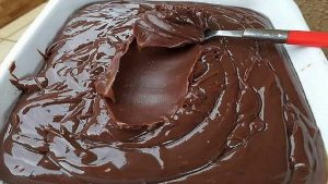 سس شکلاتی برای روکش کیک
