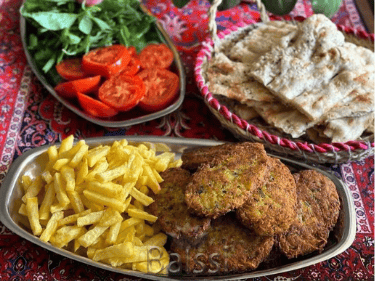 طرز تهیه کتلت سفره ایرانی، کتلت، سیب زمینی سرخشده، گوجه و نان تازه | بالسی