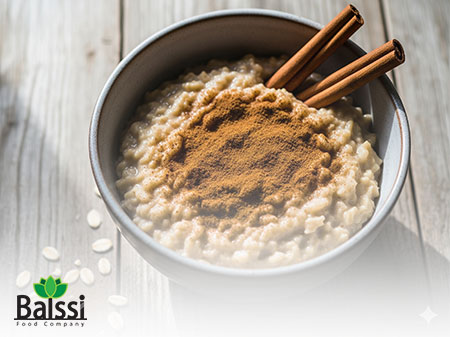 کاسه اوتمیل با تزیین پودر و چوب دارچین | بالسی